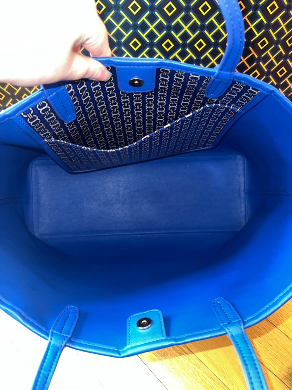 Tory Burch Jewel Blue Gemini Link Tote - Picture 9 of 13